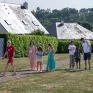 Jeunes et adultes de la MECS Havre Rose de Lima de retour de promenade