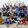 AESI - photo de groupes des jeunes et adultes mauriciens et français devant la fresque des mains 